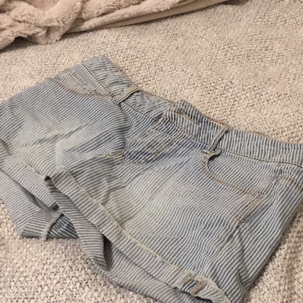 F21 pin stripe blue shorts sz 27